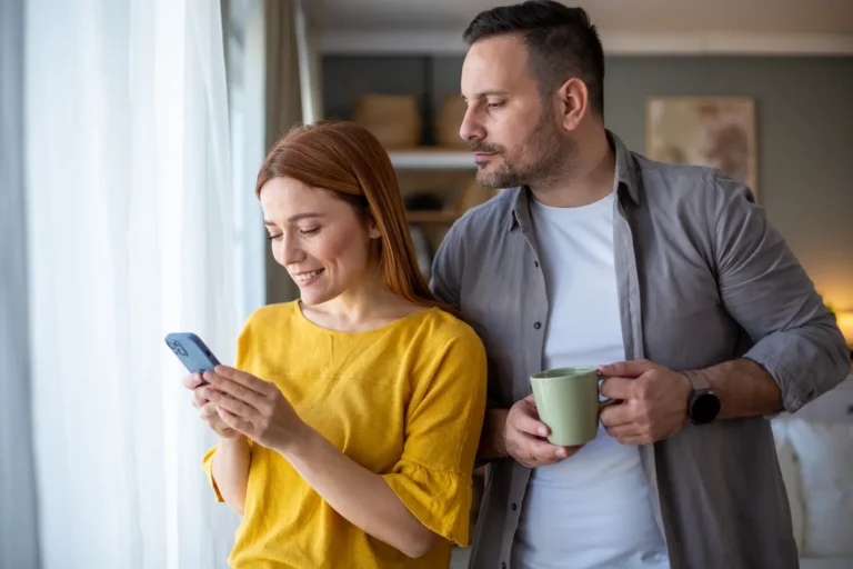 Emotional Manipulation: Signs You Shouldn’t Ignore